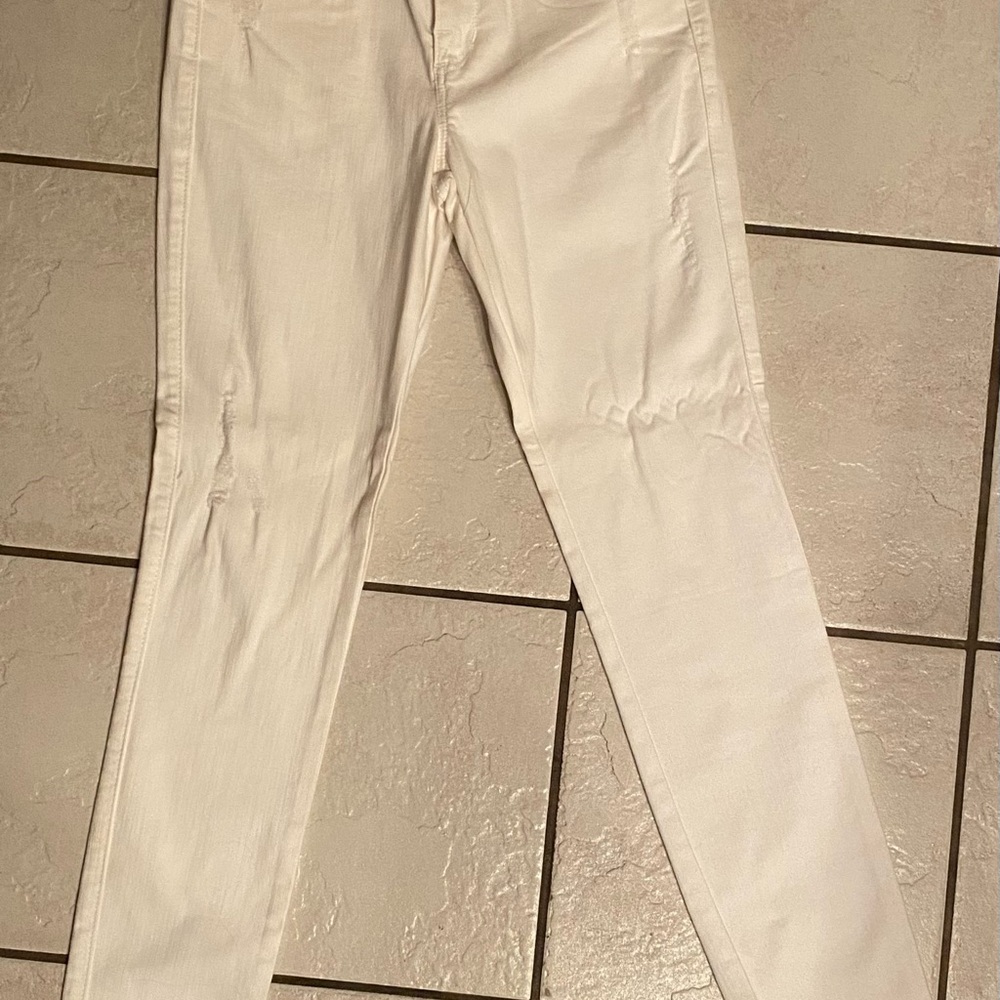 Rock & Republic Berlin Mid-Rise Skinny  Distressed  WHITE  Size 4 Long
